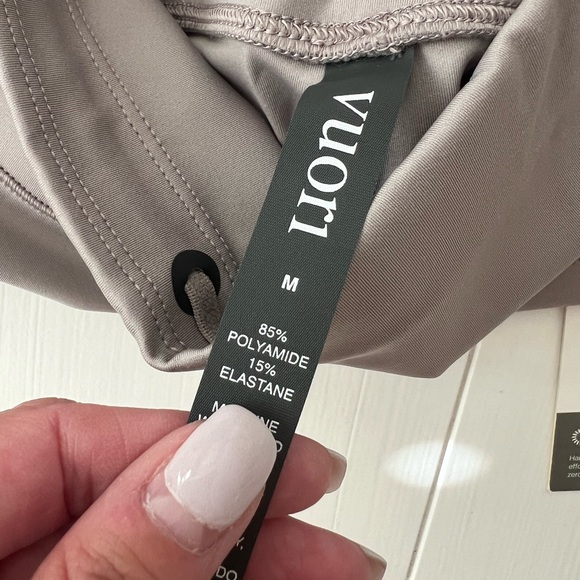BNWT Vuori Evolve Zipped Legging, size M, Soft Pewter - Picture 7 of 10